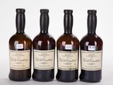 trois bouteilles de vin posées l'une à côté de l'autre sur une table