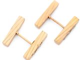 deux paires de boutons de manchette en bois sur fond blanc