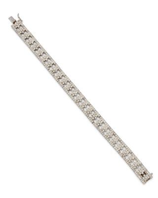 un bracelet en diamants et en or blanc