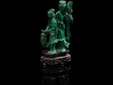 Figurine chinoise en jade sculpté représentant deux femmes tenant un éventail