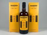 La bouteille de hampenn se trouve à côté de deux boîtes du même produit