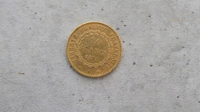 Une pièce de monnaie en or à valeur faciale de 20frs 1878 A