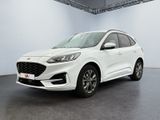 Une Ford Escape blanche de 2020 est garée dans une grande pièce