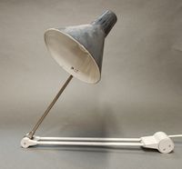 Lampe à bras articulé en métal (photo 2)
