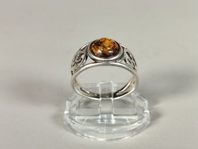 bague en argent massif sertie d'une citrine