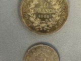 deux pièces d'or, l'une pour la France et l'autre pour la France