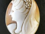 an image of a woman with a flower in her hair is shown on a button