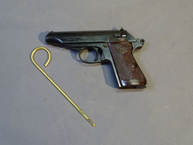 CAT B : N° 92506 - Pistolet MANURHIN Cal 7.65 type pp - Etat très...