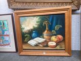 une peinture représentant une nature morte avec des pommes et un livre posés sur la table