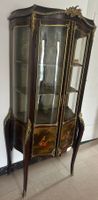 8860-1070 / X / Vitrine de style Louis XV, toutes faces galb… (photo 2)