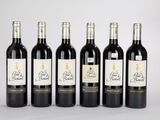six bouteilles de vin rouge alignées