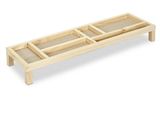 un banc en bois avec un plateau en verre sur fond blanc