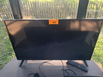 Téléviseur STRONG avec télécommande (HS) Mise à prix : 80€