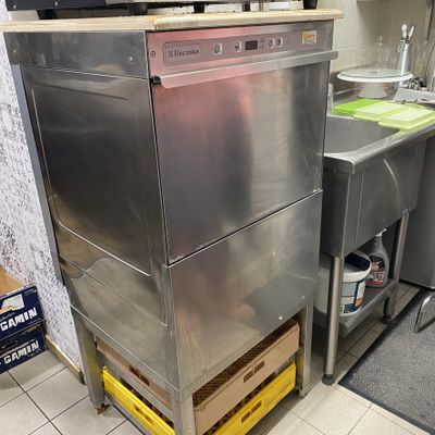 * L.J. CHALON DE THE : 1 lave-vaisselle à 1 égouttoir et 2 p…
