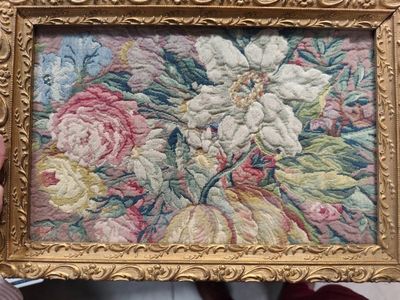 a picture of a picture of a picture of flowers in a gold frame