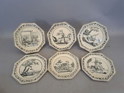 un ensemble de six assiettes en pierre de Wednestone ornées d'images d'animaux et de personnages