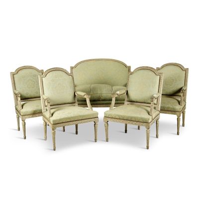 une photo représentant un ensemble composé de six chaises et d'un canapé