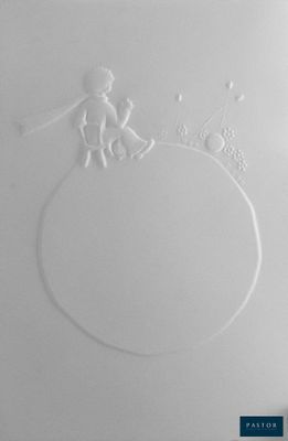 une image représentant une assiette blanche sur laquelle est dessiné un garçon et un chien