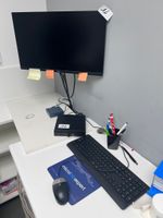 - 1 écran mural DELL + support + clavier + souris