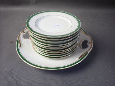 Service à gateau en porcelaine de Limoges, comprenant 1 plat…