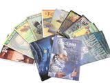 un grand nombre de livres posés sur une table