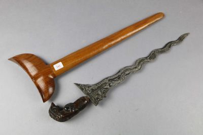 an image of a knife and a wooden handle on a table