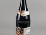 une bouteille de vin décorée de paillettes