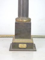 LAMPE COLONNE en tôle laquée verte et bague dorée sur une ba… (photo 3)