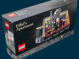 une boîte sur laquelle figure un train Lego sur fond bleu