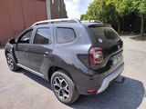 a picture of the rear end of a grey dacia