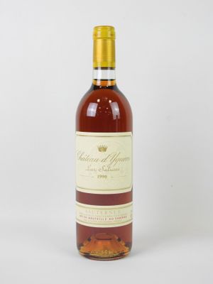 la bouteille de vin est posée sur une surface blanche
