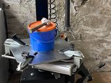 une image représentant une machine surmontée d'un godet