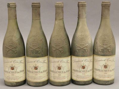 six bouteilles de vin sont alignées dans une rangée