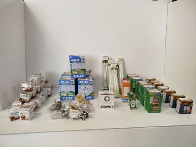 de nombreux types d'aliments différents sur le plan de travail