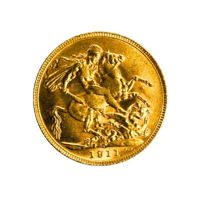 une image d'un gros plan d'une pièce d'or sur un fond blanc