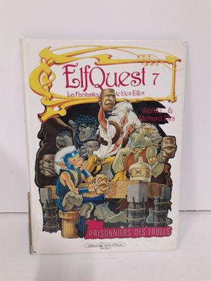 un livre sur lequel figure l'image d'un groupe de personnes