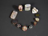 a lot of small objects arranged in a circle on the table