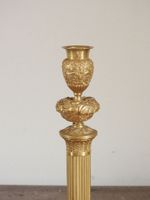 PAIRE DE FLAMBEAUX en bronze ciselé à fût en colonne cannelé… (photo 2)