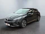 Le nouveau SUV Toyota C-HR est garé dans un showroom
