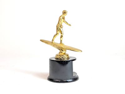 TROPHEE en metal doré USA années 60