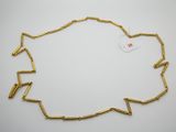 un collier plaqué or dont la chaîne a été fabriquée à partir de lingots d'or
