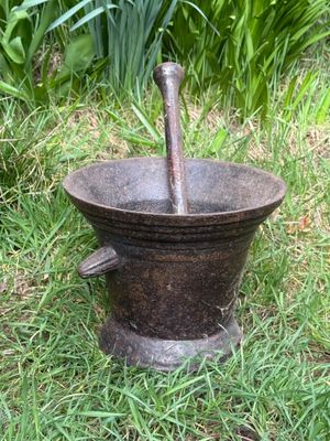 Grand mortier en fonte, diam 26.