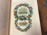 un livre ouvert avec l'image d'un oiseau dessus