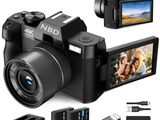 une image représentant un appareil photo numérique auquel est connectée une clé USB