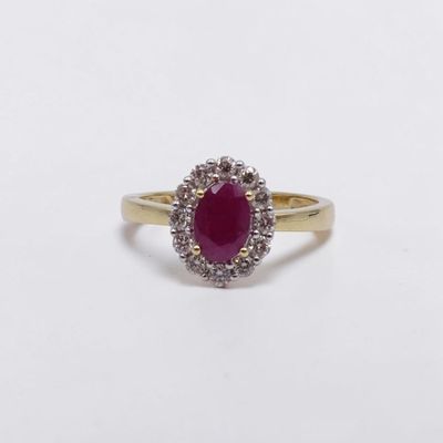 Bague ovale en rubis et diamants