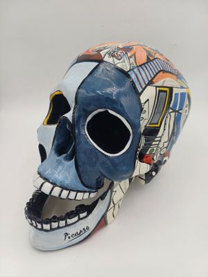 une image représentant un crâne réalisé en papier mâché