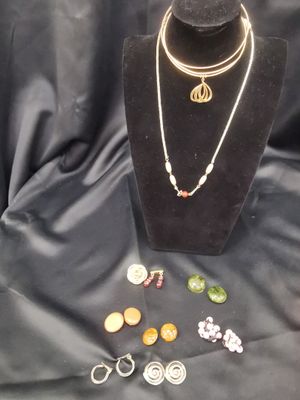 Lot de Bijoux fantaisie comprenant :
