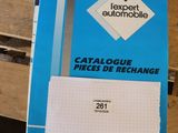une image représentant un livre posé sur un banc en bois