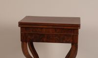 Table à jeux en acajou et placage d'acajou, piétement galbé … (photo 5)