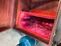Dans une boîte en bois pour transporter un calice, ensemble … (photo 2)